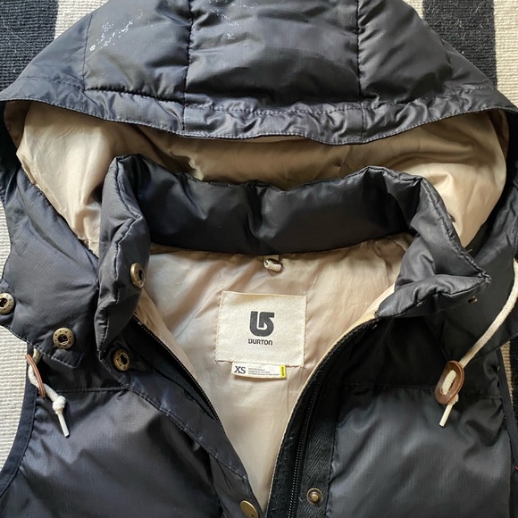 Burton “down” vest with removable hood - Picture 3 of 5